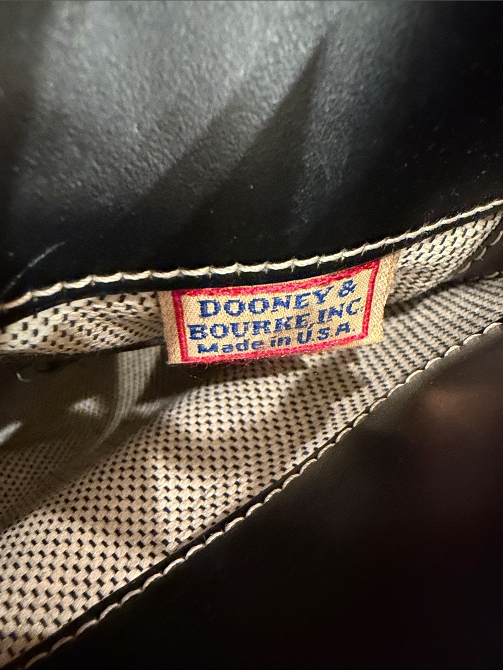Dooney and Bourke
Leather handbag - Picture 12 of 15